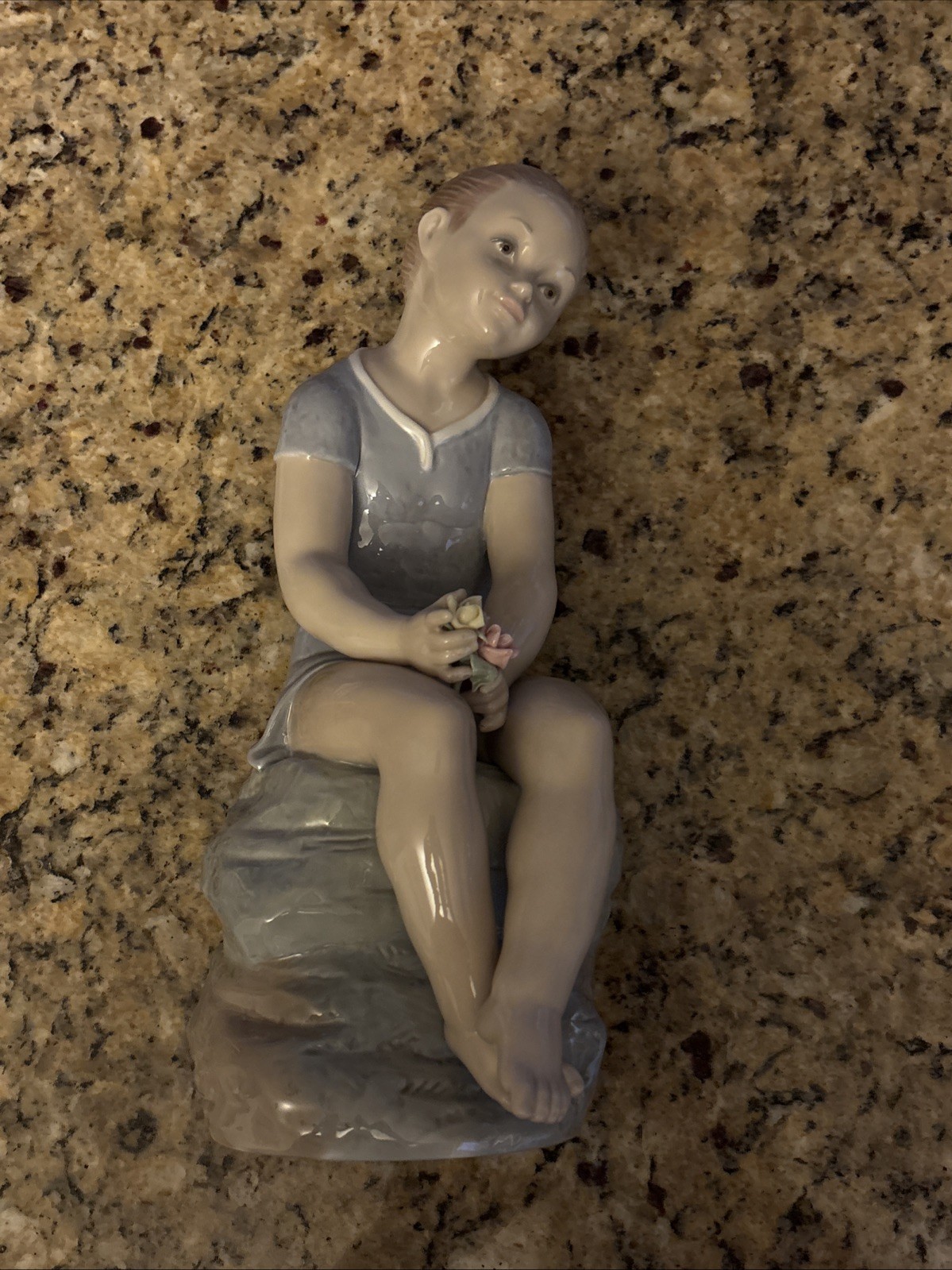NAO Lladro Sweet Thoughts Girl Sitting on a Rock with Roses 11.5