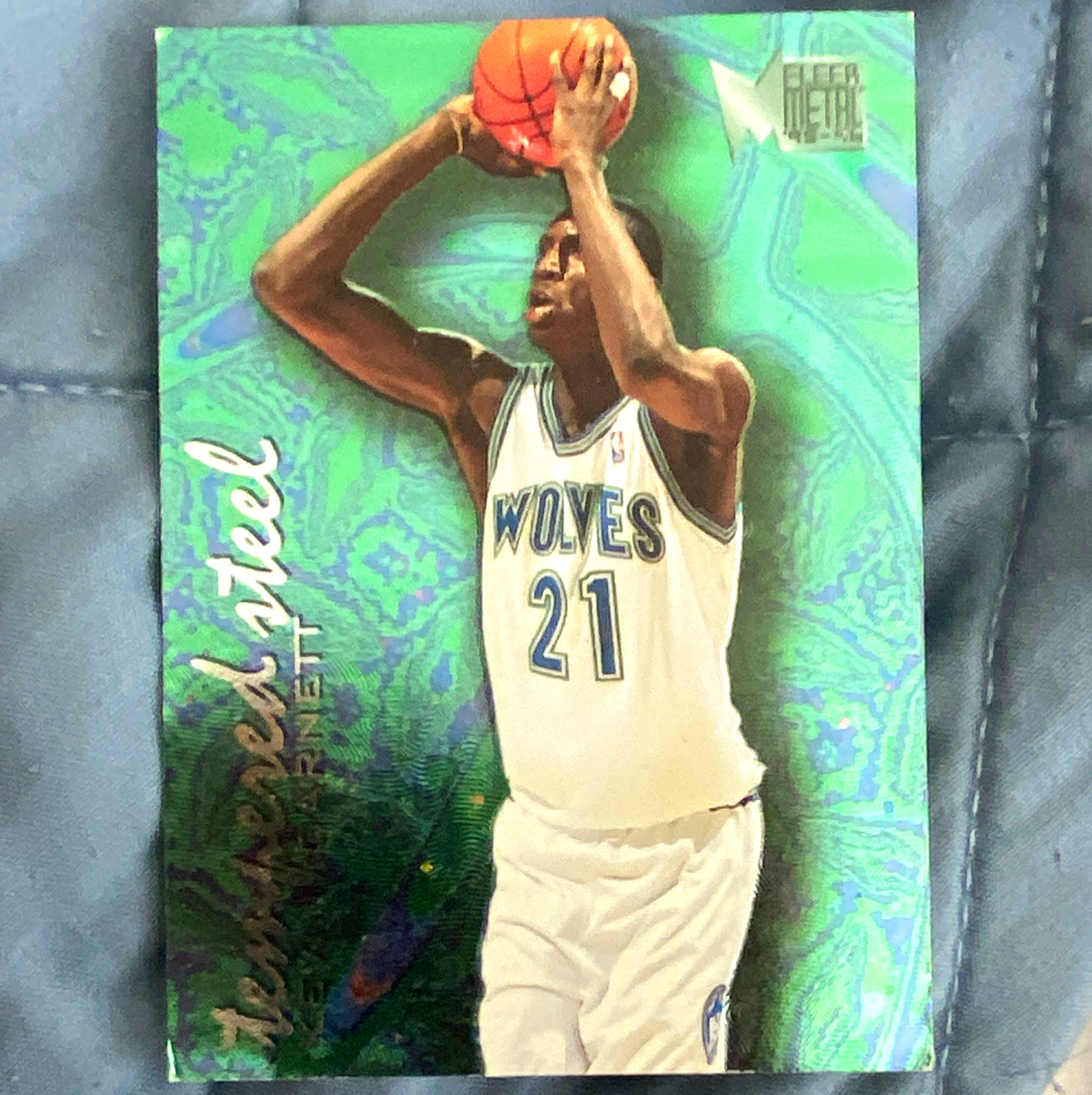 Fleer 1995-96 Metal Tempered Steel Insert Kevin Garnett Timberwolves #4 Fleer 1995-96 Metal Tempered Steel Insert Kevin Garnett Timberwolves #4