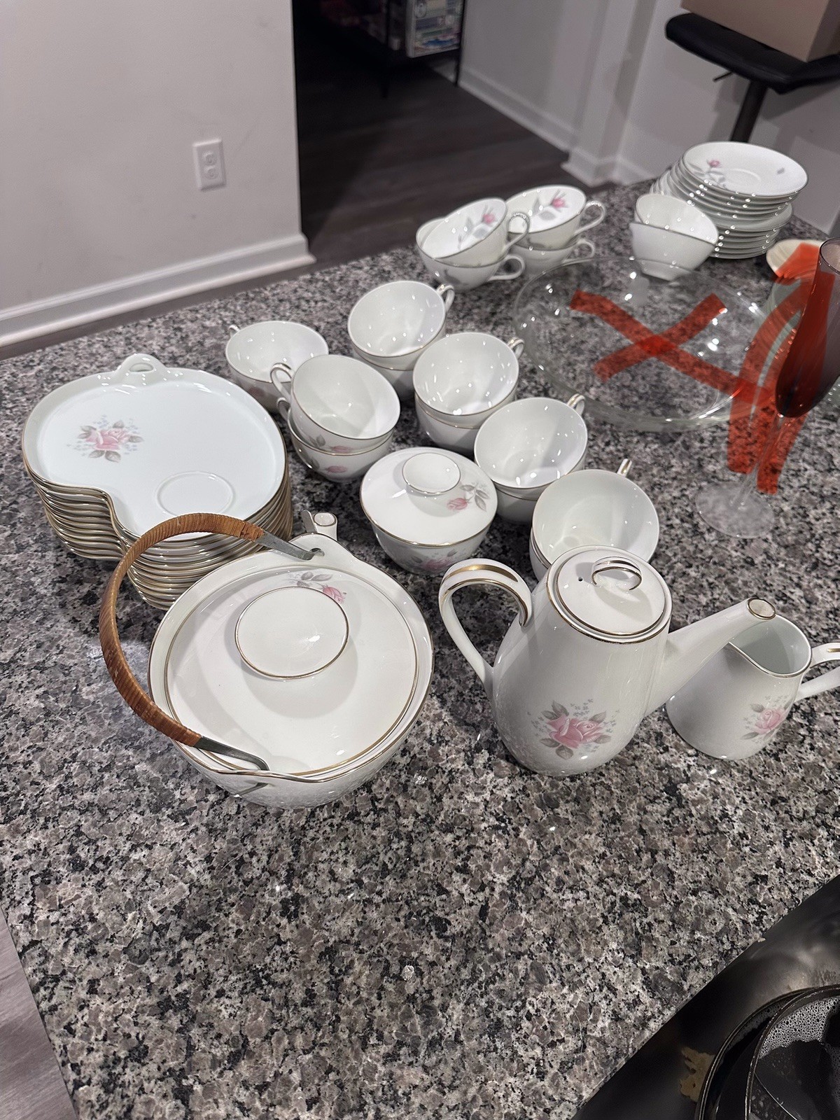 Noritake Vintage 6238 Roseville Gold Trimmed Set, 26 Pieces