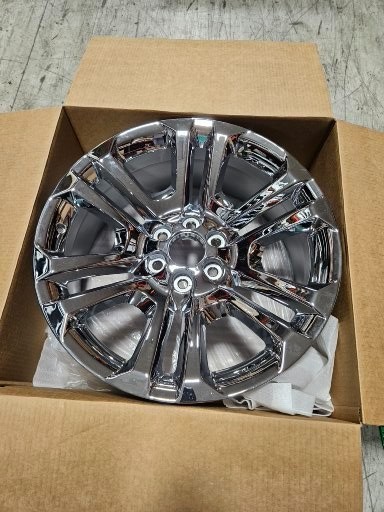 NEW GM IN BOX 22x9 ALLOY CHROME 6 Spoke Wheels 84346101 14-20 6x139