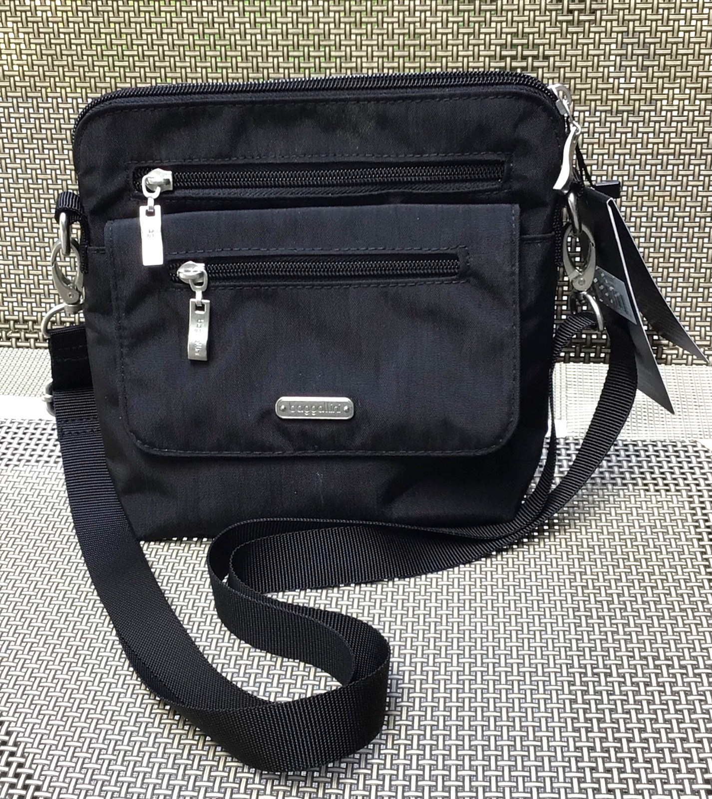 NWT Baggallini Let\'s Escape RFID Crossbody Black $68 MSRP