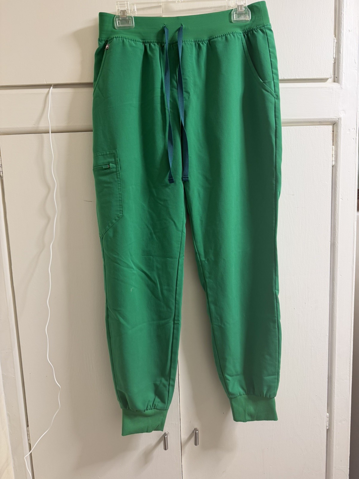 FIGS Women’s Medium Zamora Jogger Scrub Pants Green PO 5990 Small Stain FIGS Women’s Medium Zamora Jogger Scrub Pants Green PO 5990 Small Stain