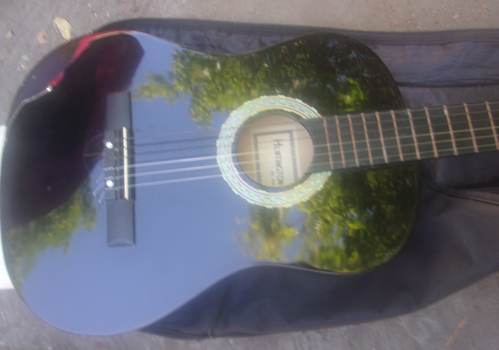 NICE VINTAGE HUNTINGTON BLACK ACOUSTIC GUITAR WITH SOFT CASE LOOKS VERY GOOD