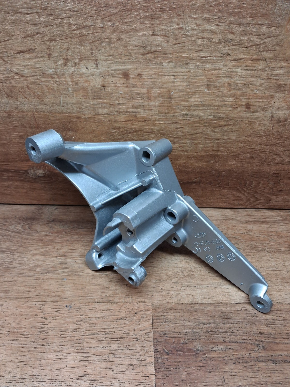 93 94 95 96 Ford F150 F250 Bronco 5.0 5.8 Smog Alternator Bracket F6TA-10239-CA 93 94 95 96 Ford F150 F250 Bronco 5.0 5.8 Smog Alternator Bracket F6TA-10239-CA