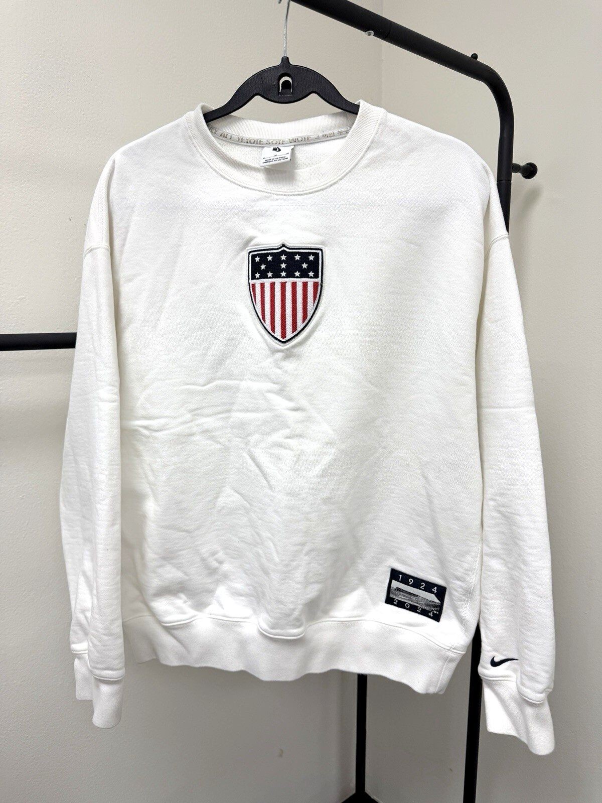Nike Team USA Solo Swoosh 1924 Pack Pullover Sweatshirt White Men\'s Medium