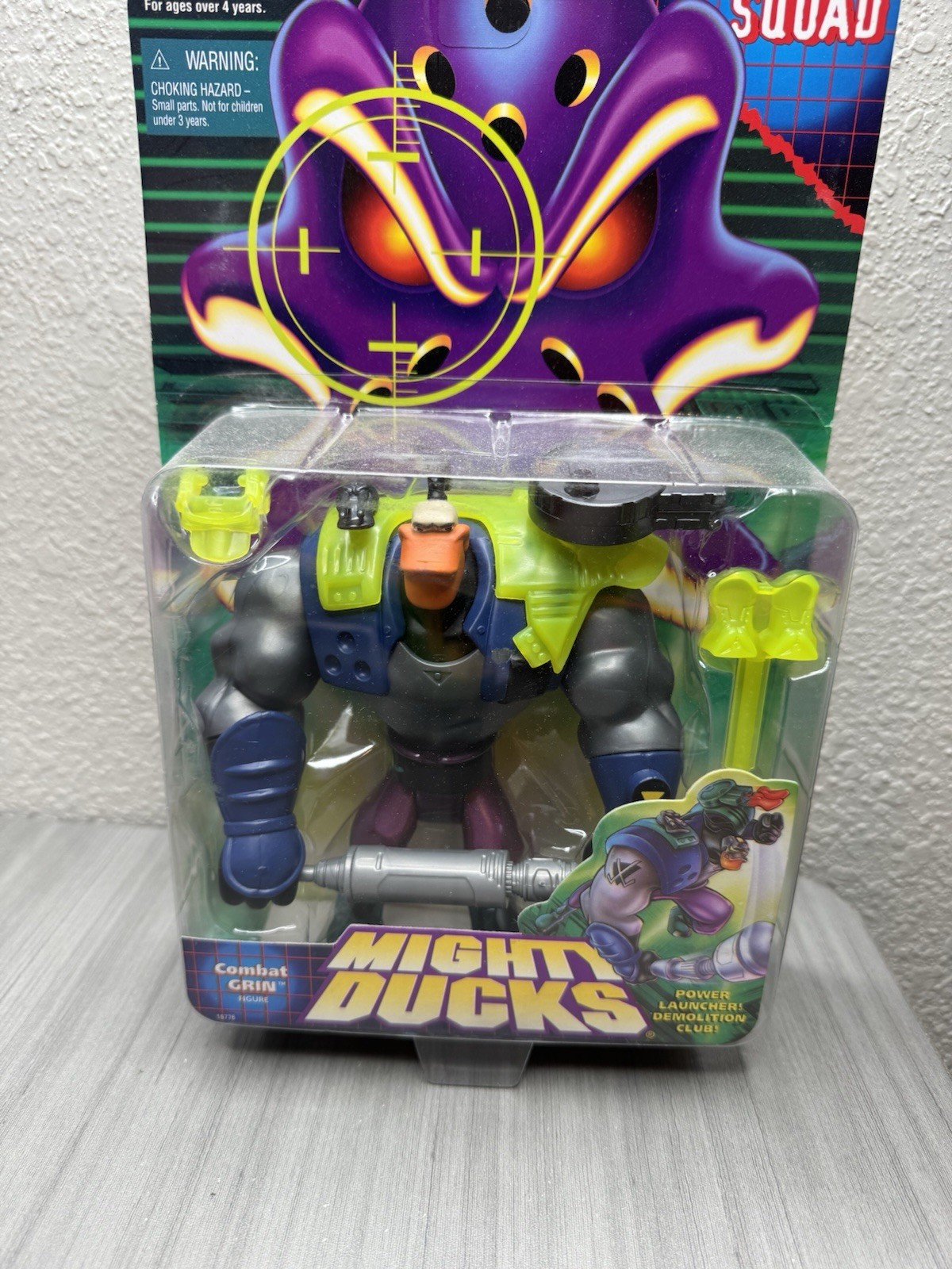VINTAGE 1997 MATTEL MIGHTY DUCKS SPY SQUAD COMBAT GRIN ACTION FIGURE. NIB.