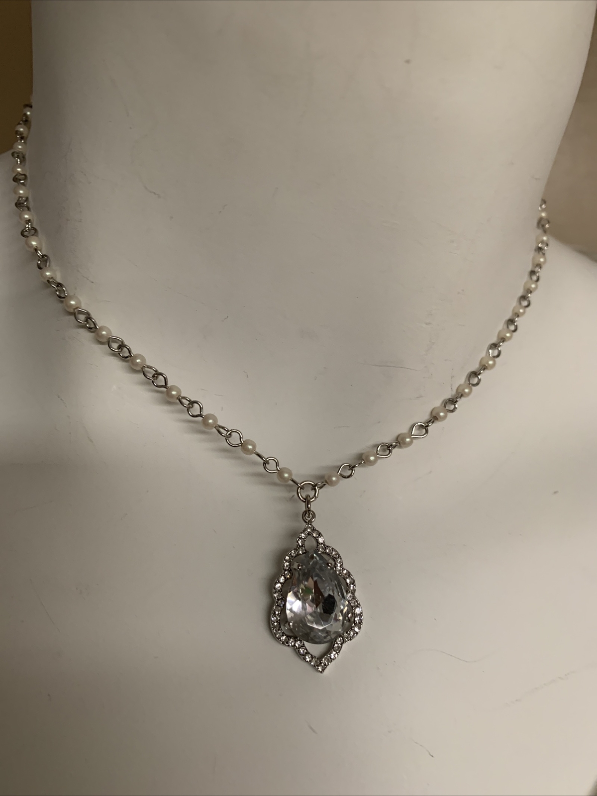 NWOT Carolee Necklace SILVER TONE CRYSTAL PENDENT NECKLACE A8