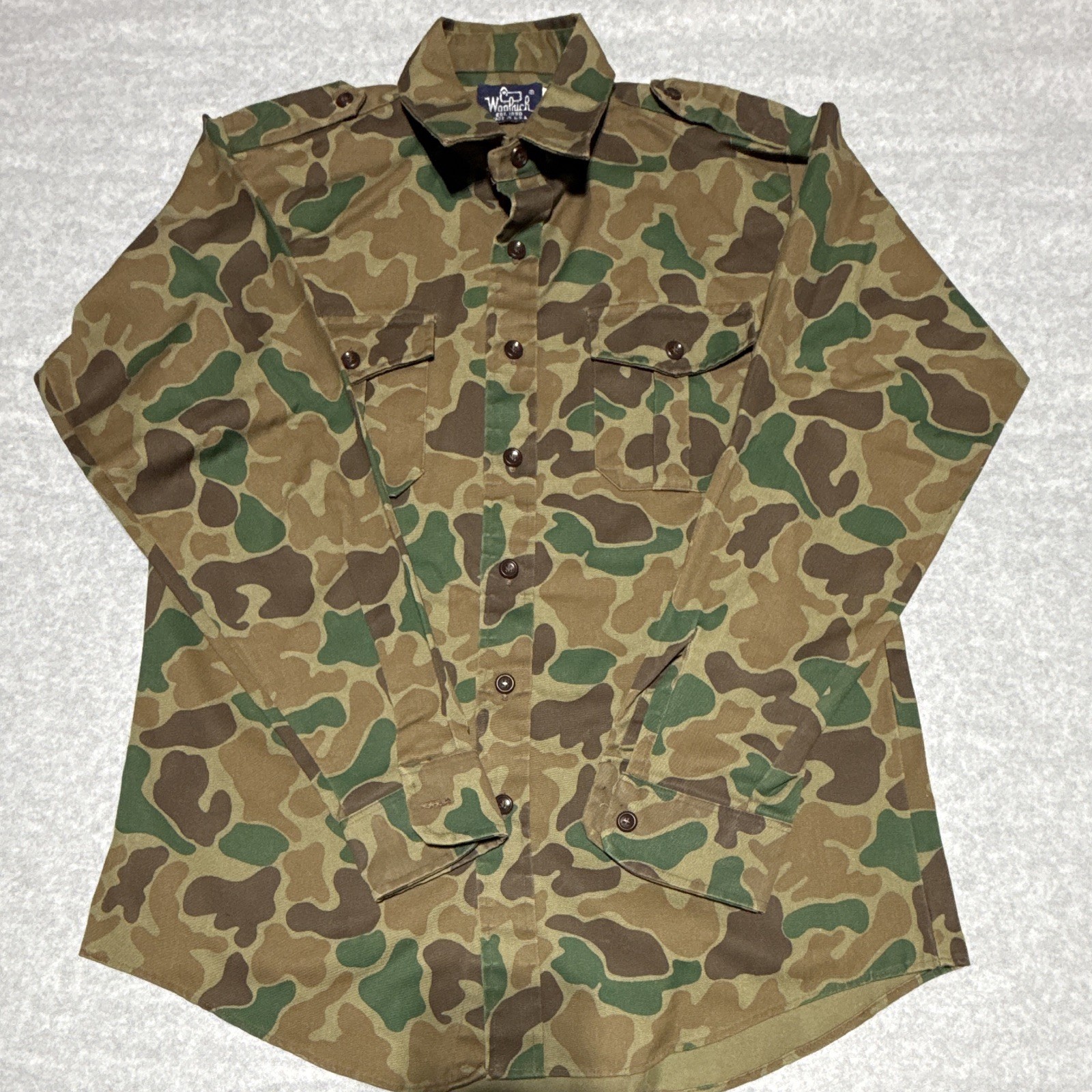 Vintage Woolrich Men’s M Green Camo button up shirt #0067