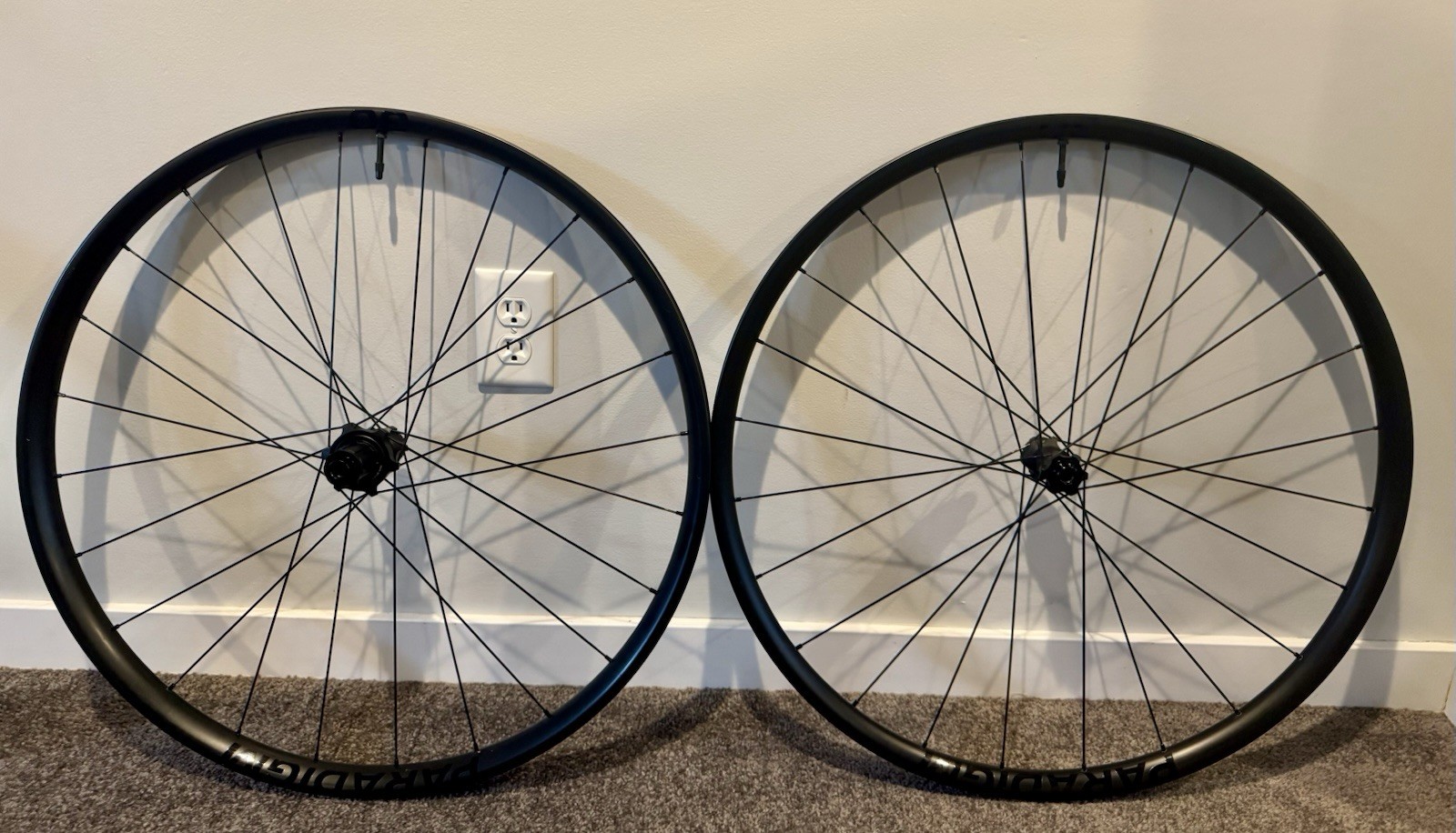 Bontrager Paradigm Pro 30 Carbon Wheelset 700c Centerlock HG 11 Speed Tubeless Bontrager Paradigm Pro 30 Carbon Wheelset 700c Centerlock HG 11 Speed Tubeless