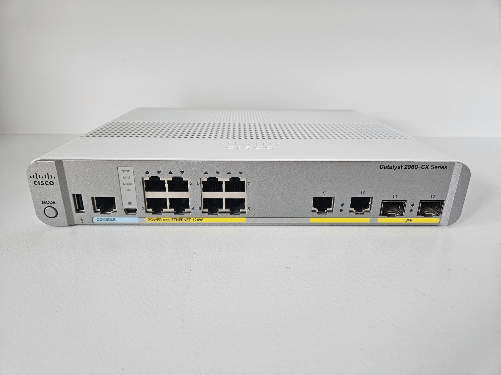Cisco WS-C2960CX-8PC-L V03 Switch 8x 1GB PoE+, 2x 1GB SFP/RJ-45 Combo, IOS 15.2