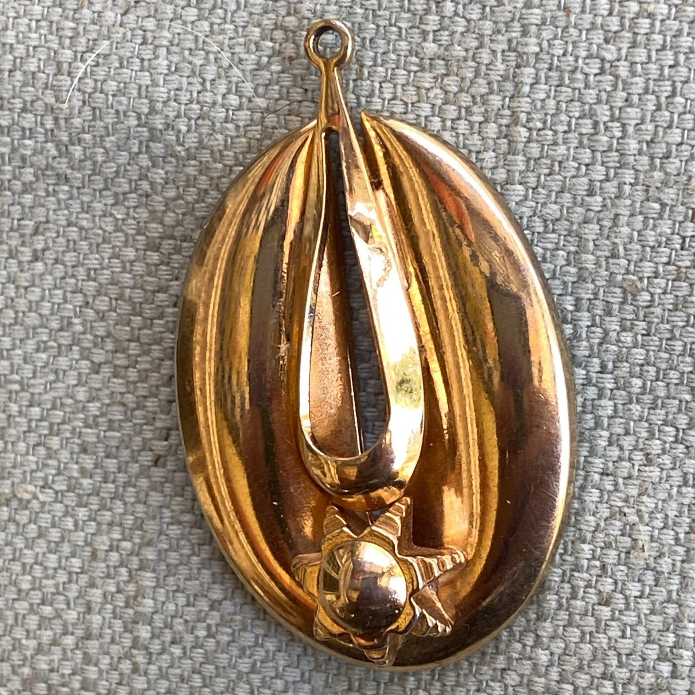 Vintage Costume Jewelry Gold Tone Oval Star Pendant Charm 1-3/4\