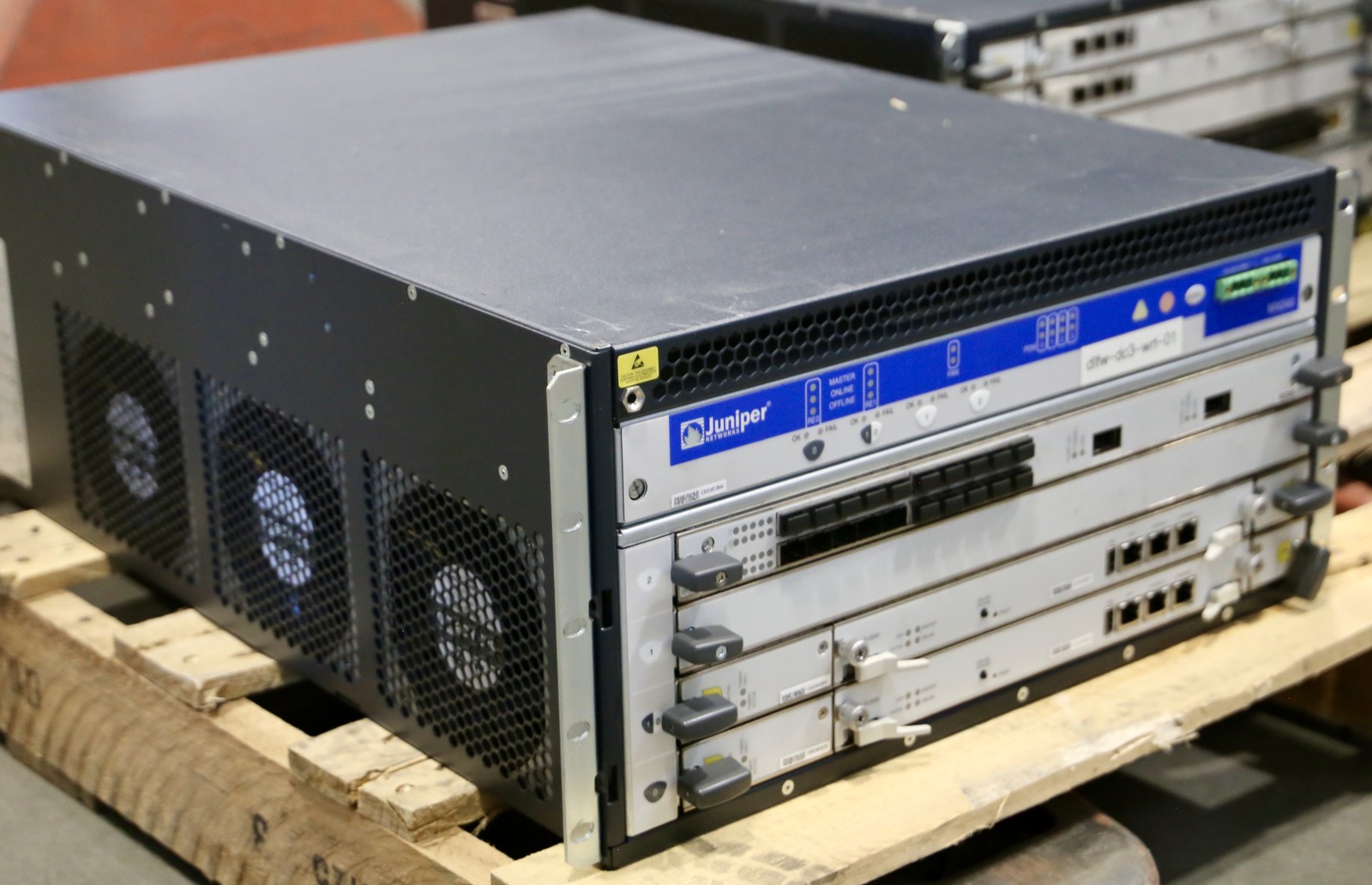 JUNIPER CHAS-BP-MX240-S-A - MX240 Internet Router w/ Modules and Power Supplies