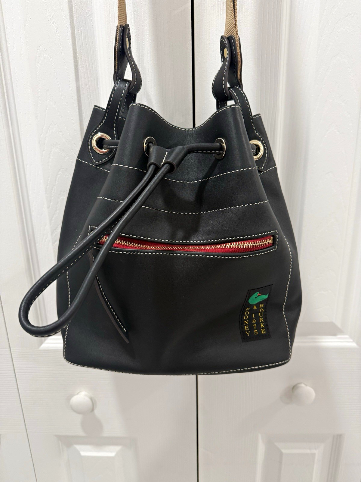 Dooney & Bourke Black Bucket Drawstring Bag Adjustable Strap Dust Bag Pockets