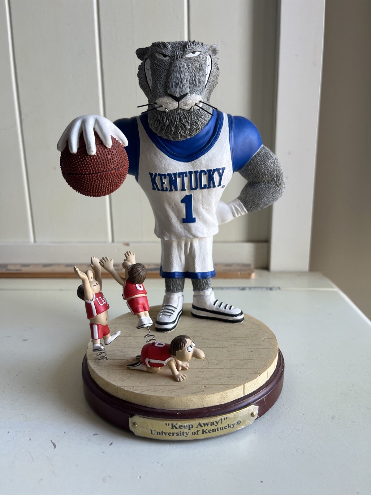 RARE Keep Away Kentucky Wildcats Wildcat Basketball Figurine Memory Company