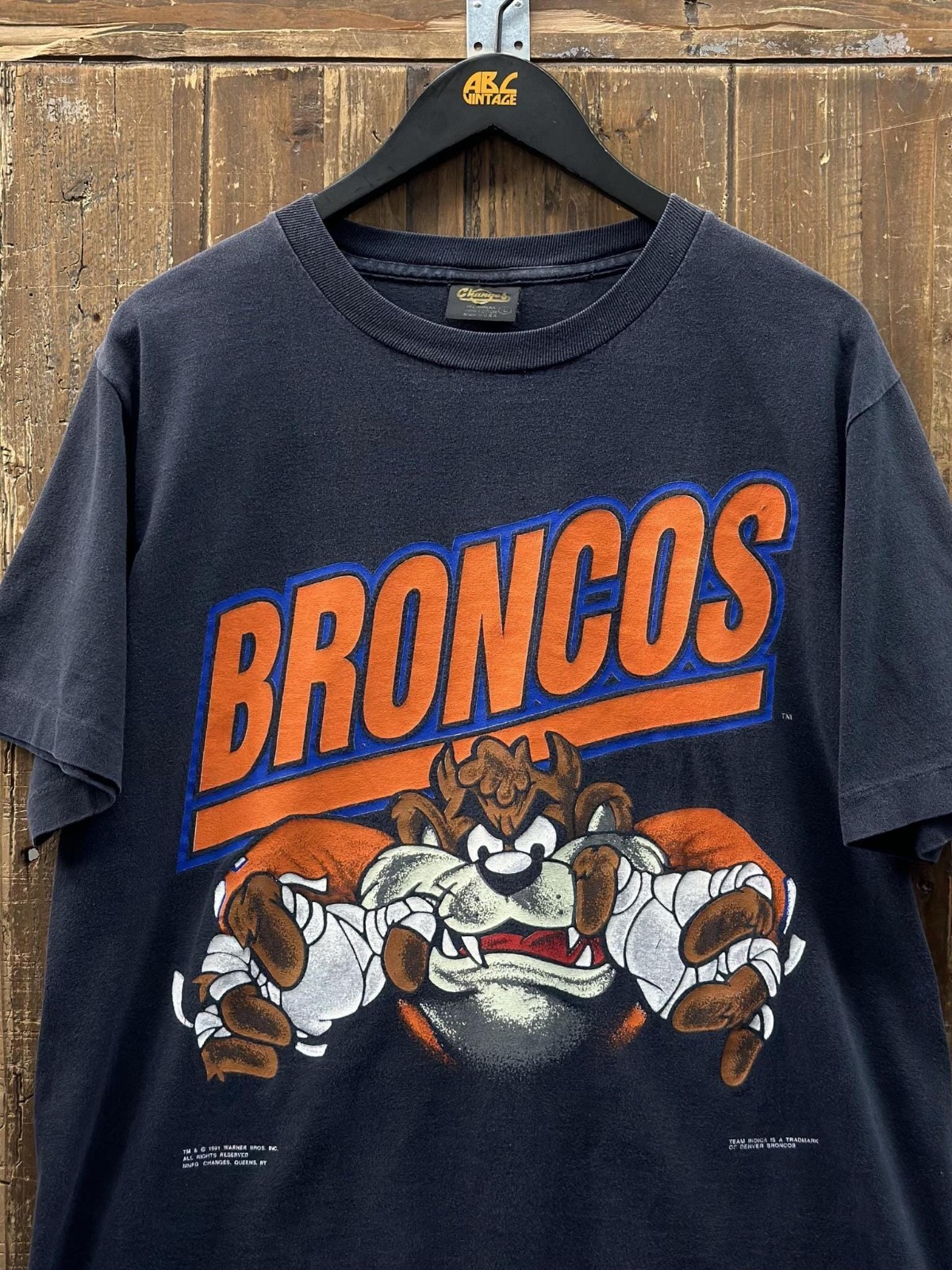 Denver Broncos Vintage 1991 Taz Looney Tunes black shirt VK14634