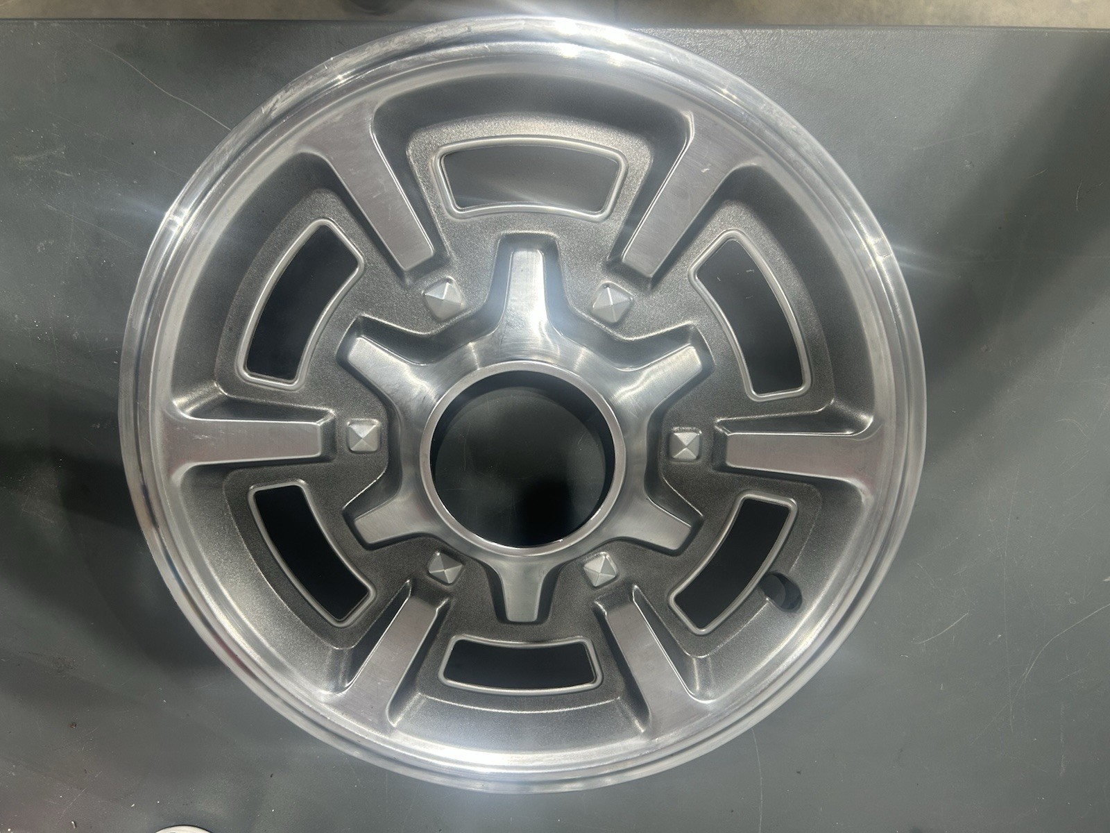 1980’s NOS GM 4wd Hubcap