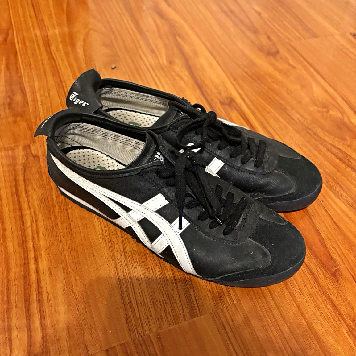 Onitsuka Tiger Mexico 66 Black/White Shoes | Size 8 Men\'s