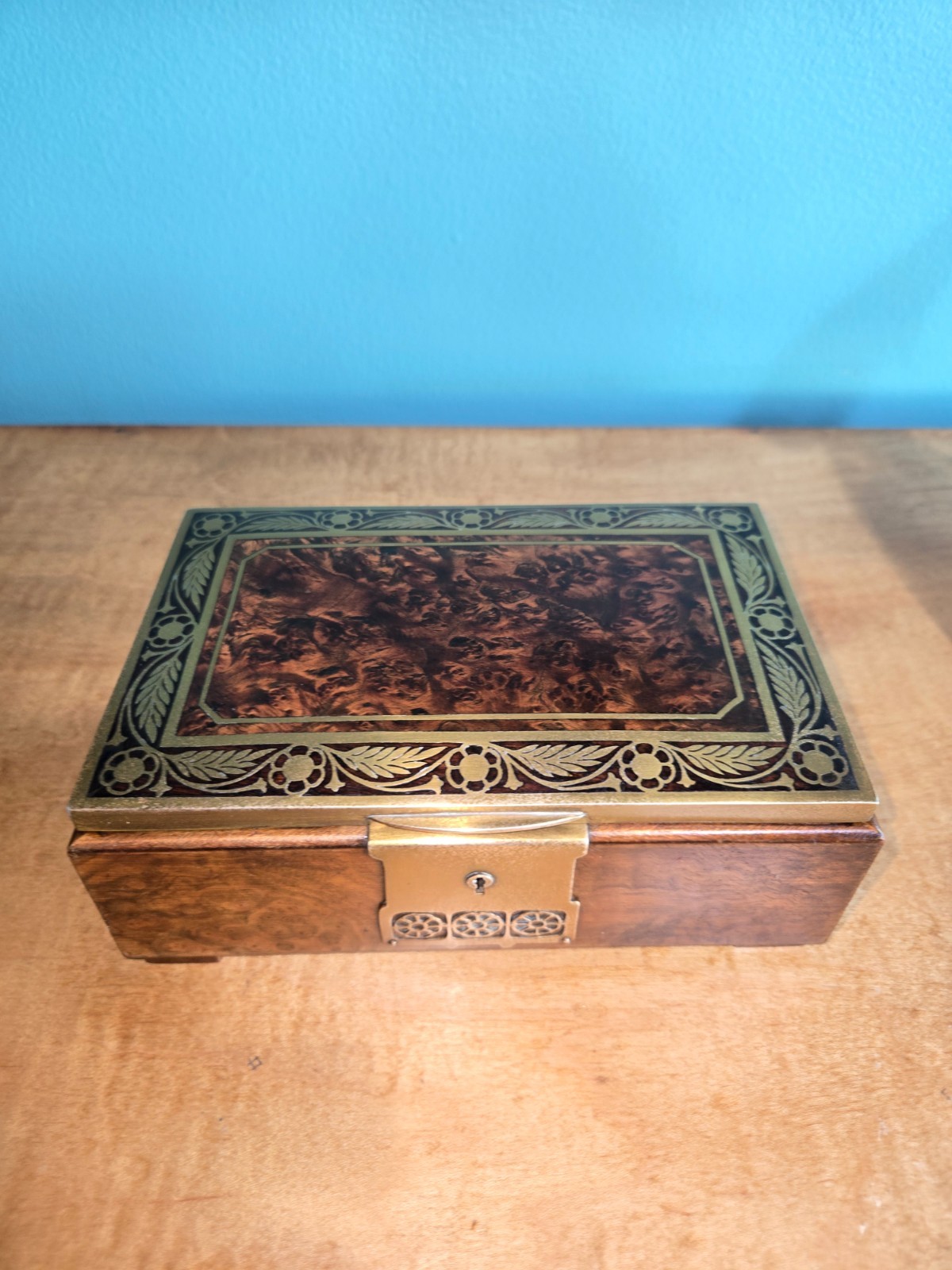 CIRCA 1905 - 1910 ERHARD & SÖHNE JUGENDSTIL ART NOUVEAU BRASS AND BURL WALNUT IN