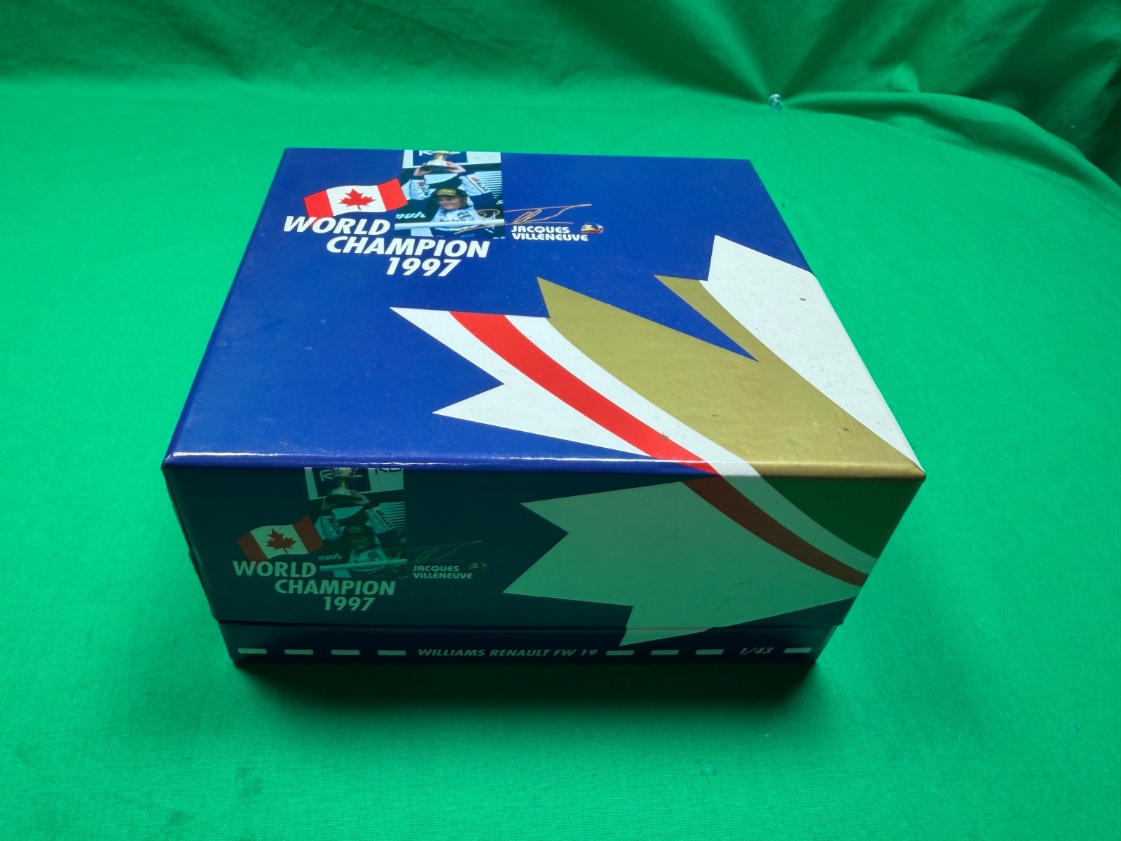 Minichamps 1:43 Scale Williams FW 19 J. Villeneuve 1997 World Champion 