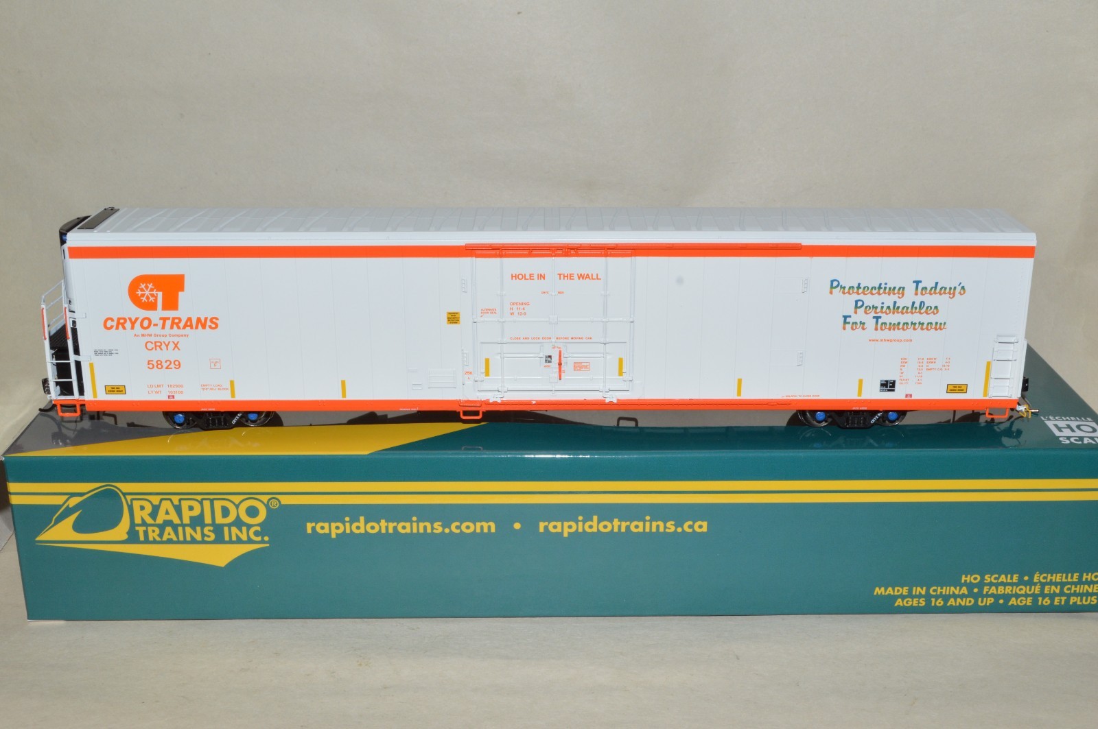 HO scale Rapido-Trains Cryo-Trans Greenbrier 7780 77' reefer car HOLE IN WALL