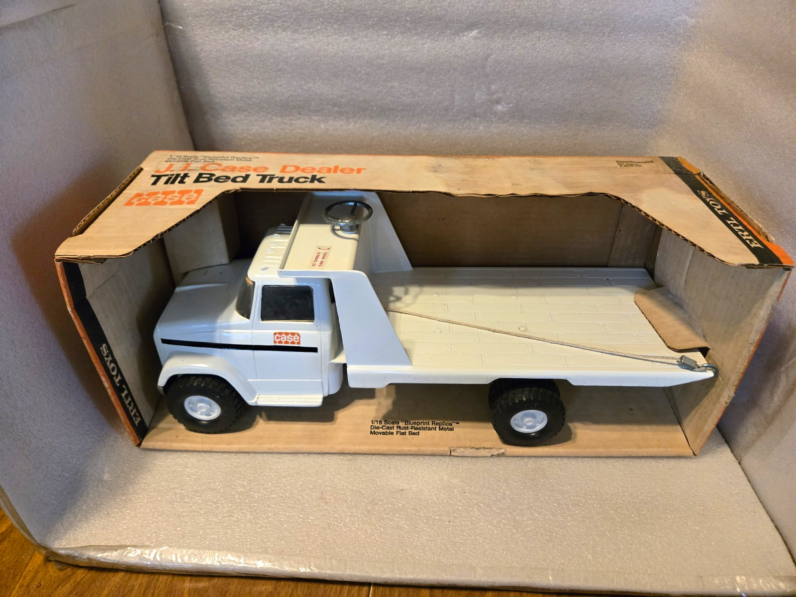 ERTL Toys Case J.I. Dealer Tilt Bed Truck 1:16 Die-Cast White/Black MPN 267