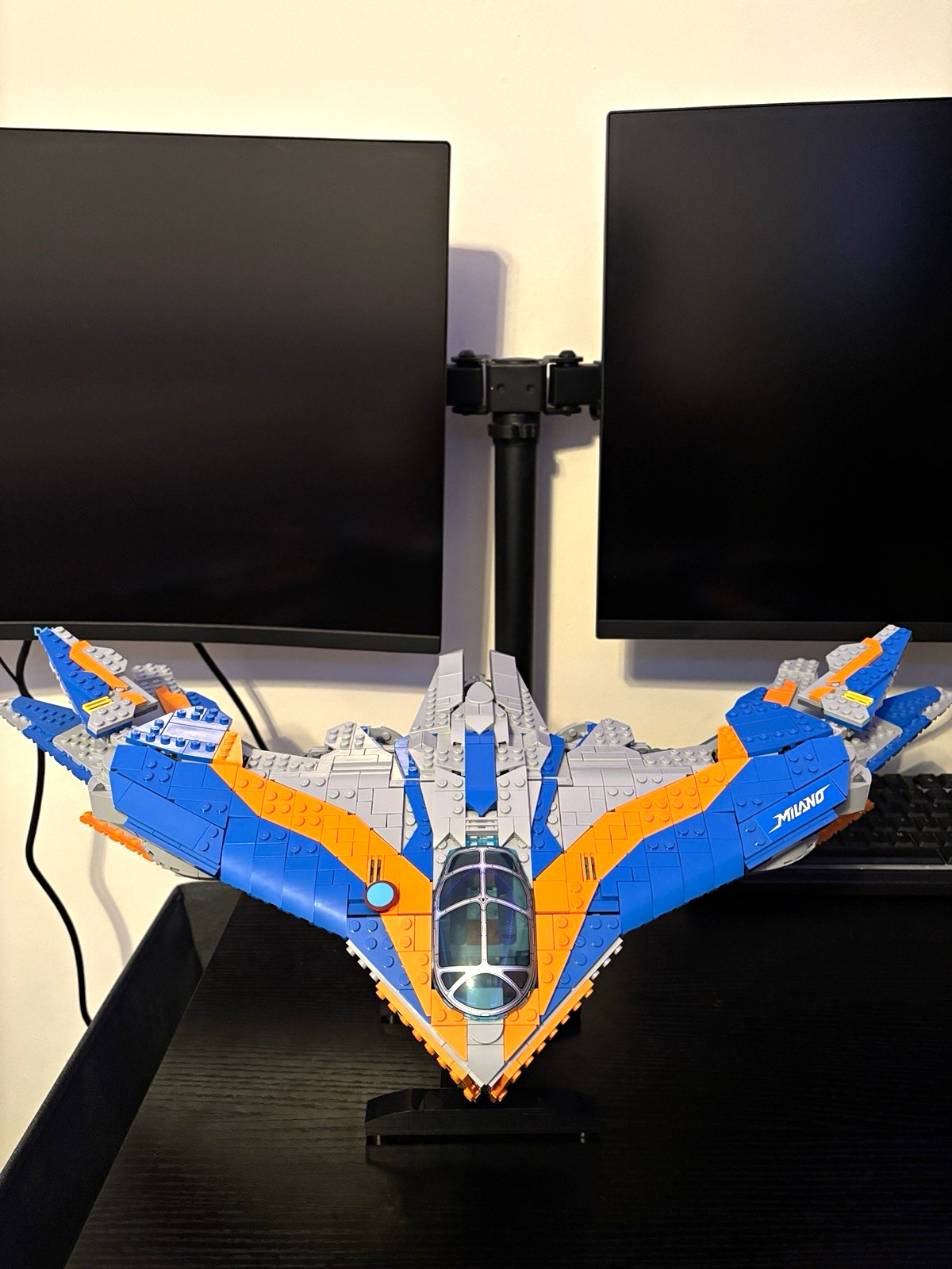 LEGO Marvel Guardians of the Galaxy The Milano 76286 Complete Set w/ Stand LEGO Marvel Guardians of the Galaxy The Milano 76286 Complete Set w/ Stand