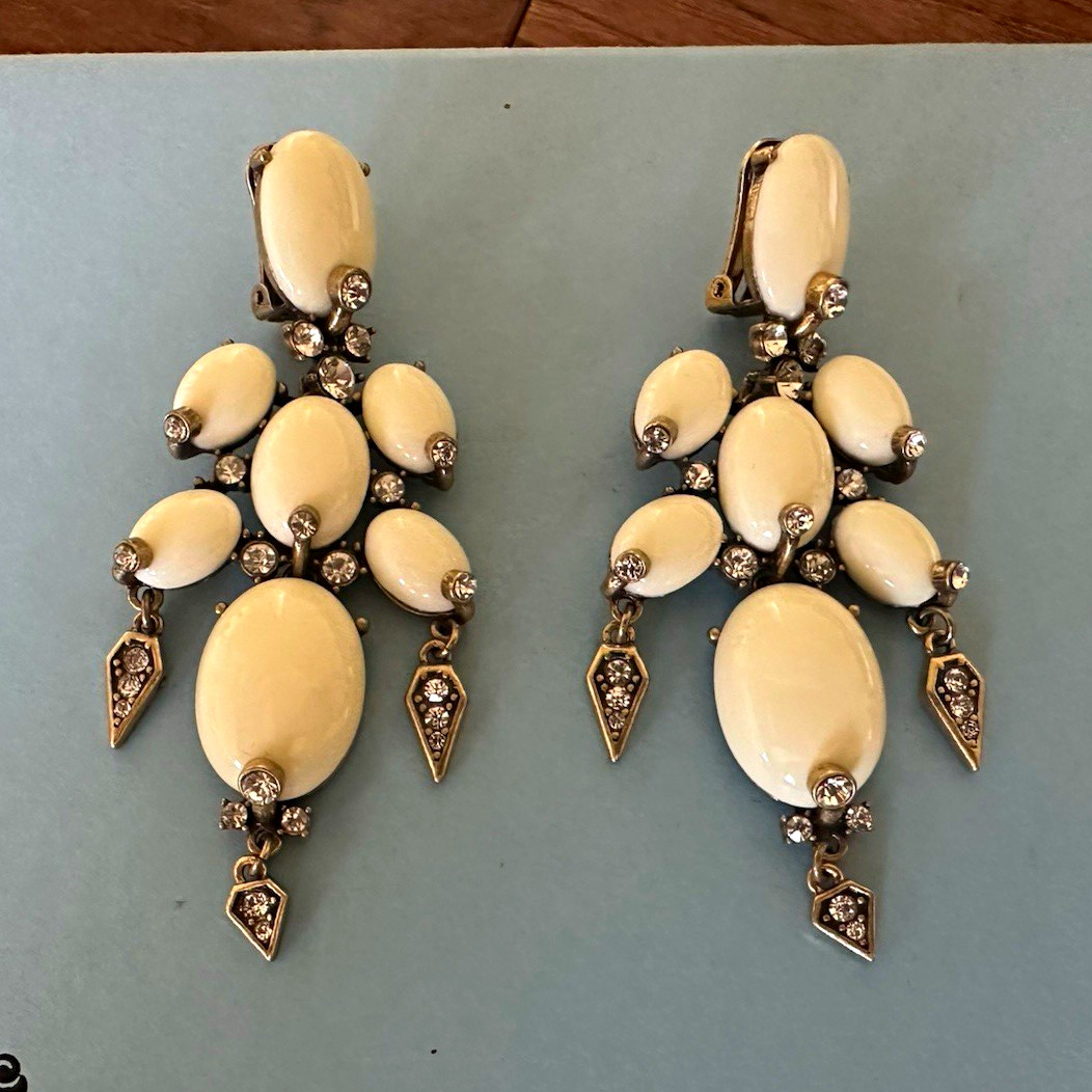 Vintage Gold Tone Ivory Oval Glass Cabochon Chandelier Clip-On Dangle Earrings Vintage Gold Tone Ivory Oval Glass Cabochon Chandelier Clip-On Dangle Earrings