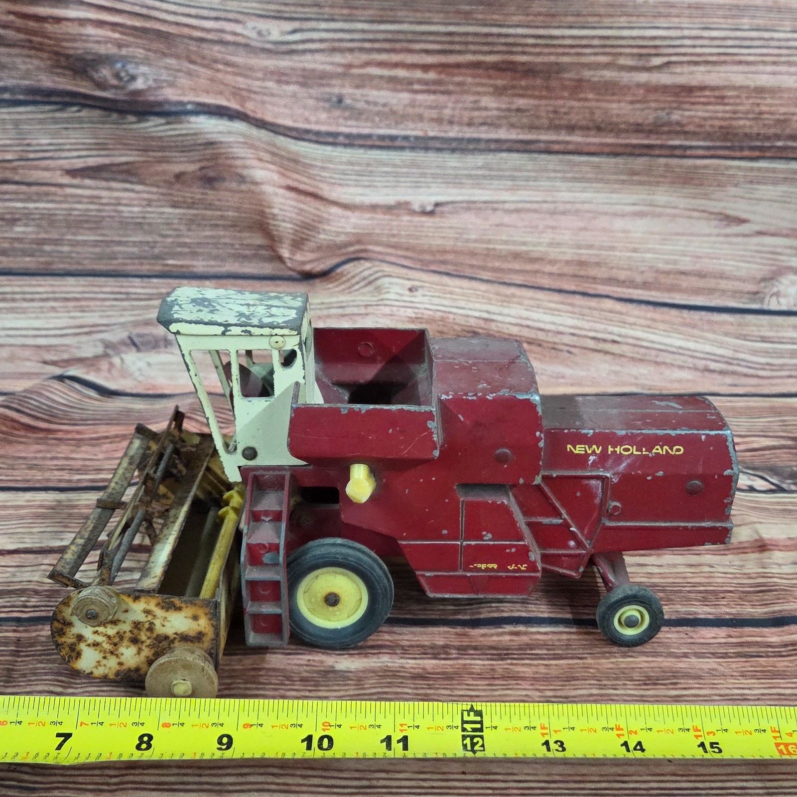Vintage Ertl 1/32 scale die-cast New Holland Combine parts/repair red/yellow