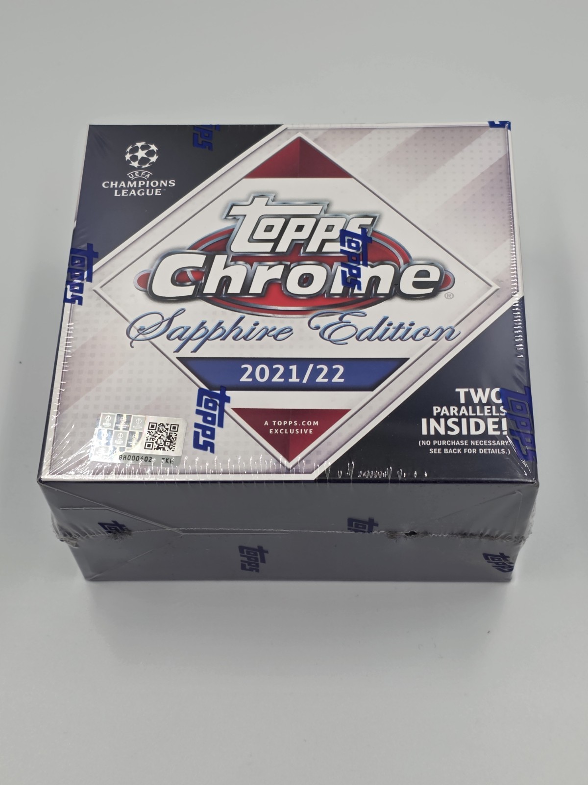 2021-22 Topps Chrome UEFA Champions League Sapphire Sealed Hobby Box In Hand 2021-22 Topps Chrome UEFA Champions League Sapphire Sealed Hobby Box In Hand