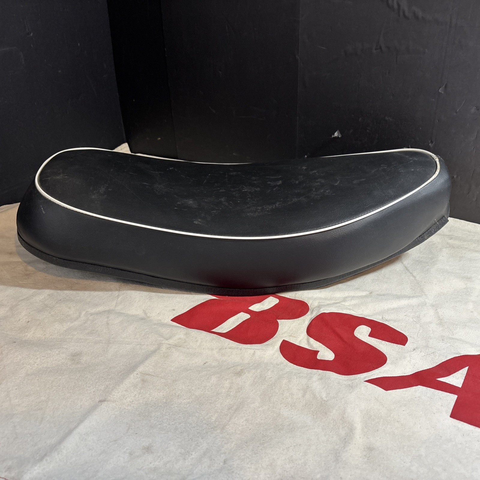 NOS 42-9230 Seat BSA Road Rocket 1958 - 1963 Goldstar 500 Rocket Goldstar 650