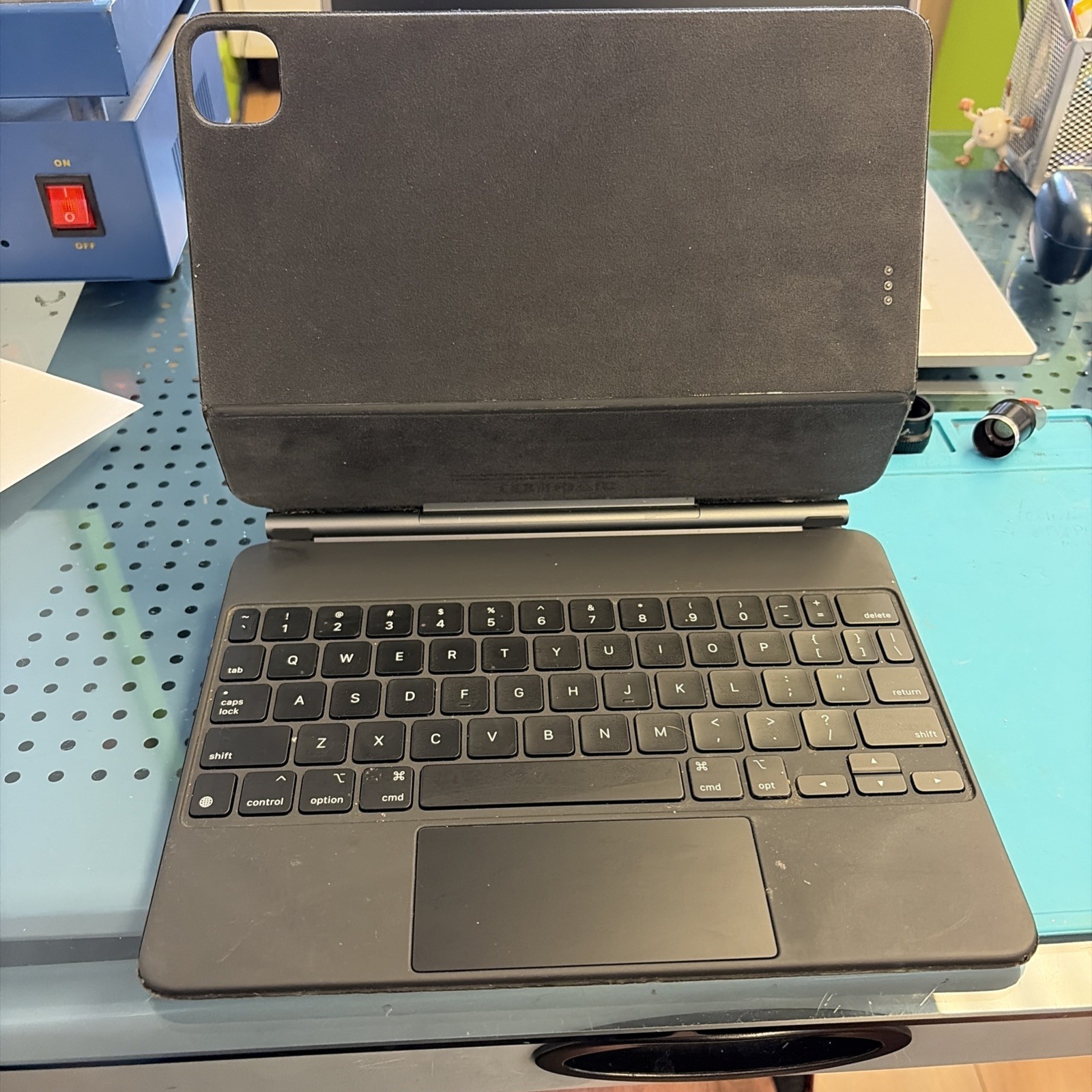 Apple MXQT2LL/A - Magic Keyboard for iPad Air 11\