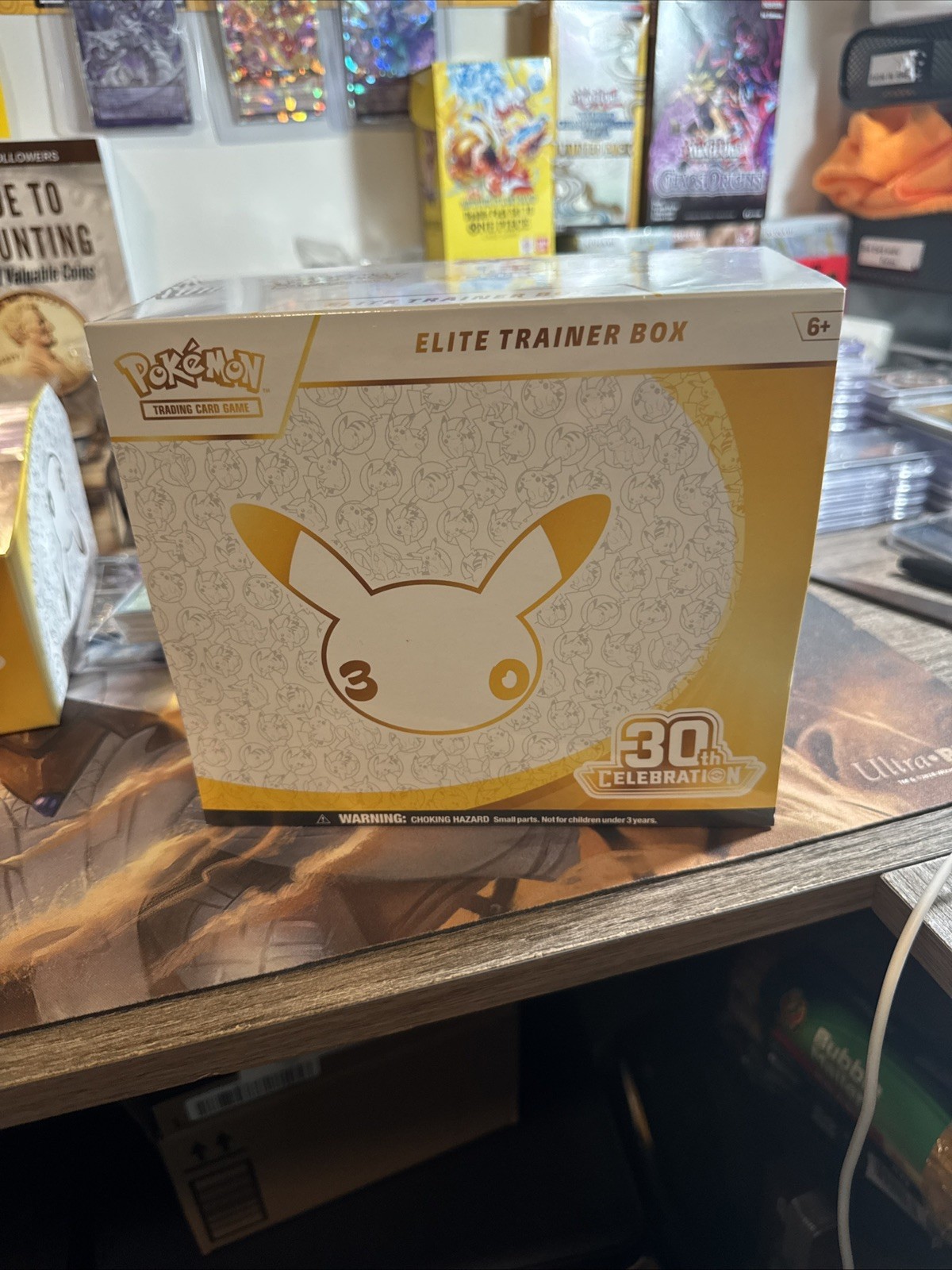 Pokémon TCG: 30TH ANNIVERSARY CELEBRATION ** POKEMON CENTER EXCLUSIVE ** ETB