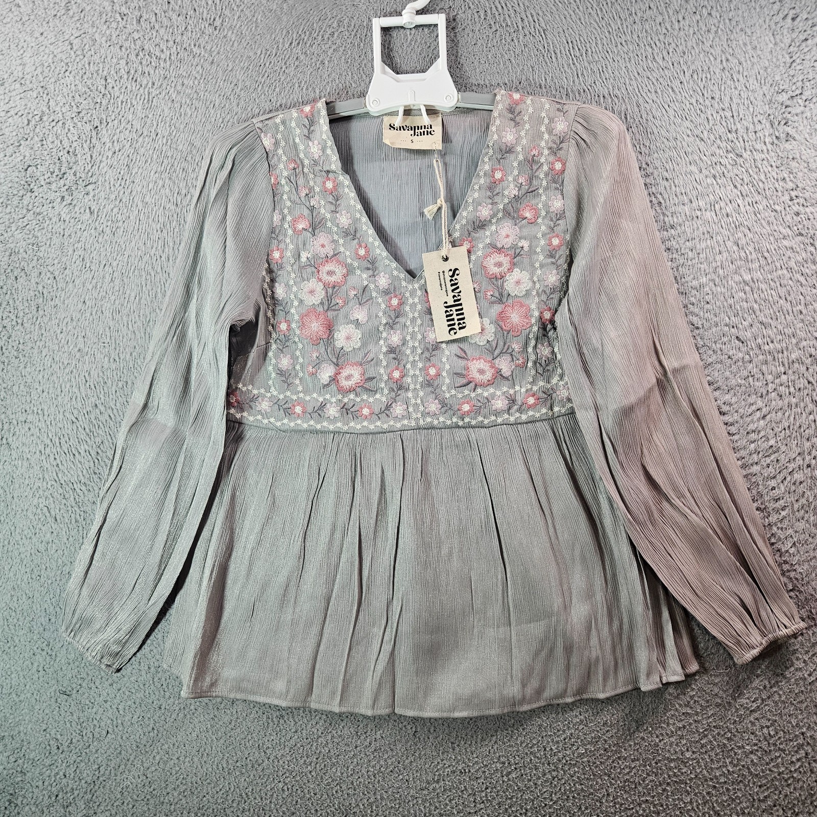 NEW Savanna Jane Top Blouse Women Small Floral Embroidered Long Sleeve Gray Pink