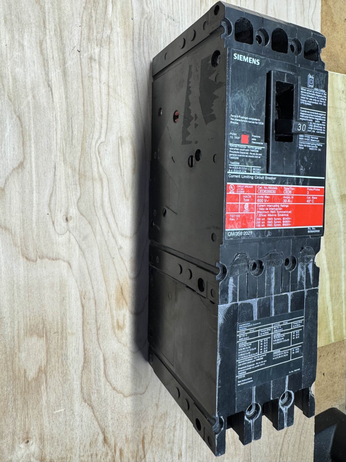 Siemens CED63B030 600V Circuit Breaker  30A Type CED6