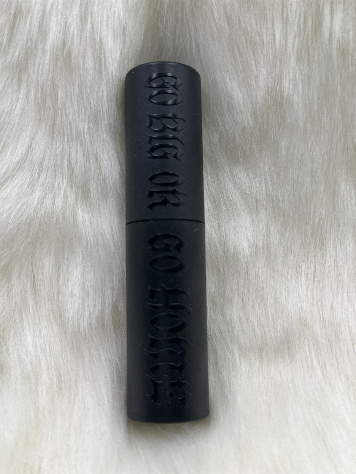 KVD Go Big Or Go Home Mini Volumizing Mascara In Trooper Black 4.3 g / 0.152 oz KVD Go Big Or Go Home Mini Volumizing Mascara In Trooper Black 4.3 g / 0.152 oz