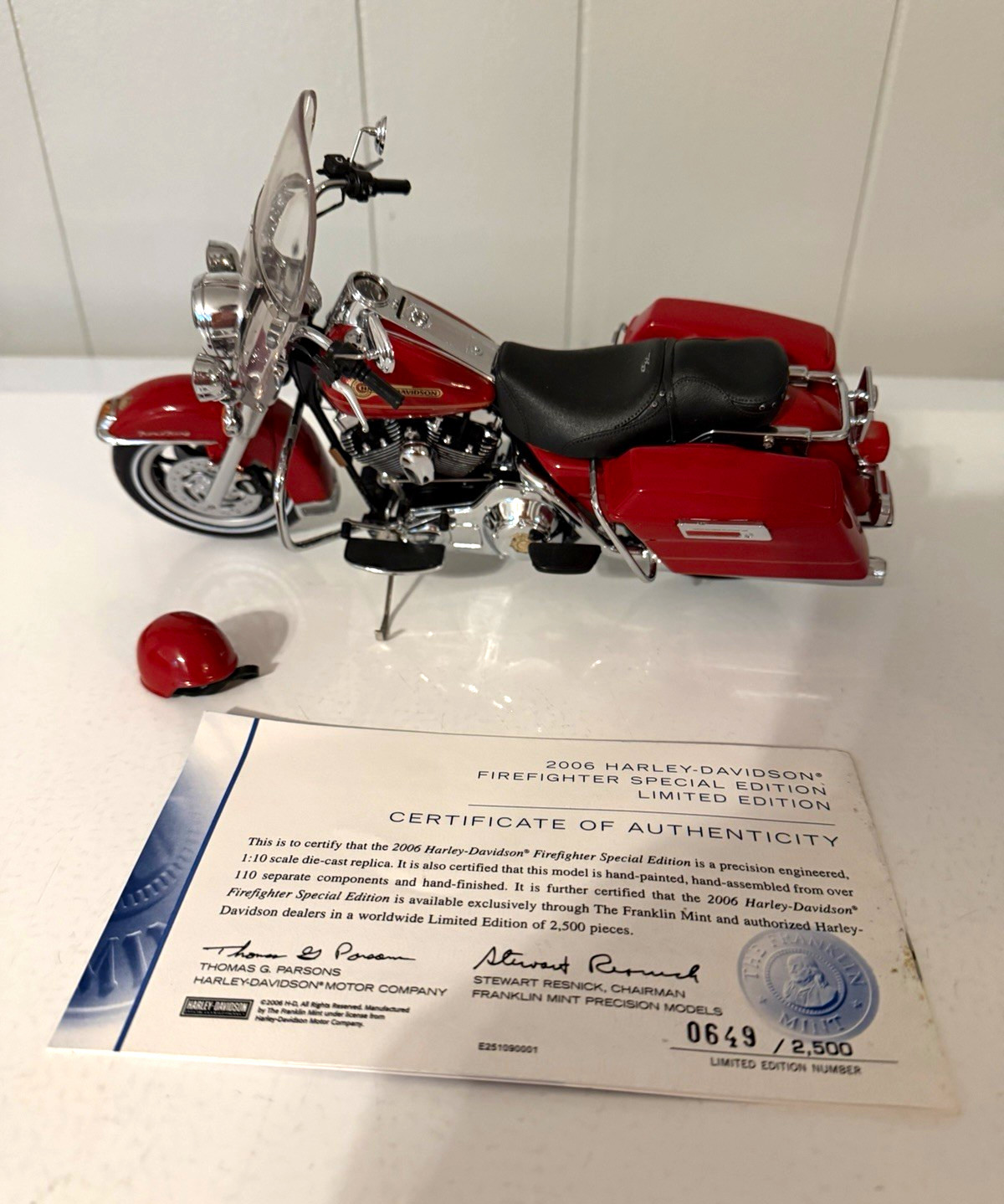 Franklin Mint 2006 Harley Davidson Firefighter Special Edition 1:10 COA Helmet