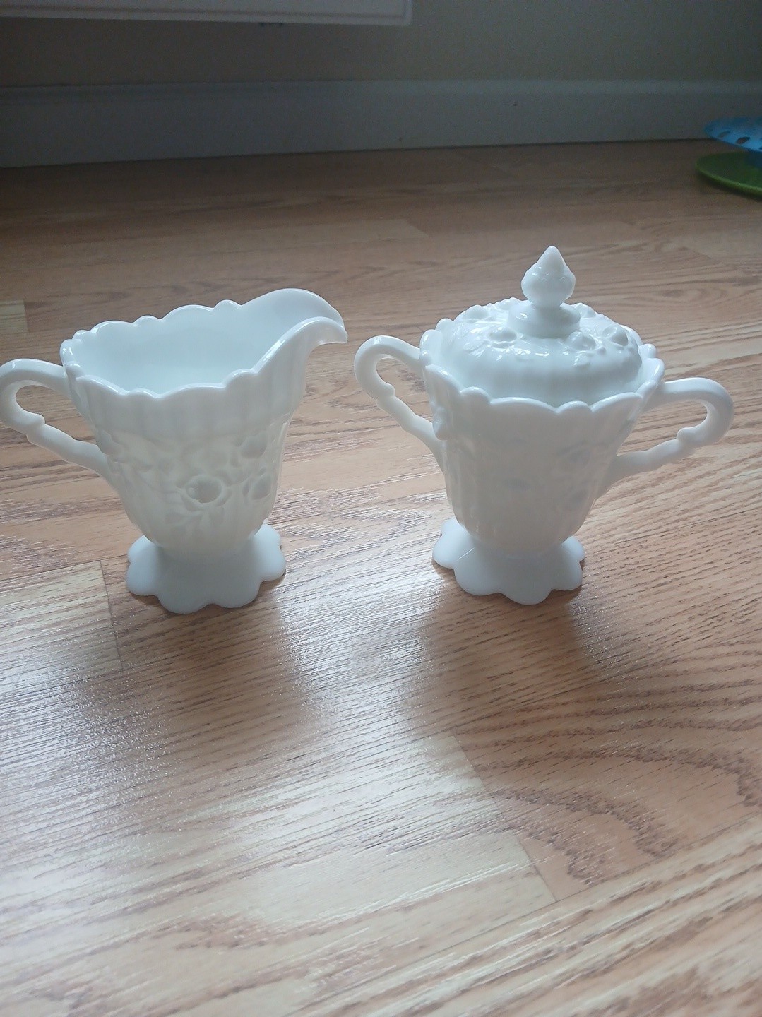 Fenton Cabbage Rose Milk Glass Lidded Suger Bowl And Creamer Set