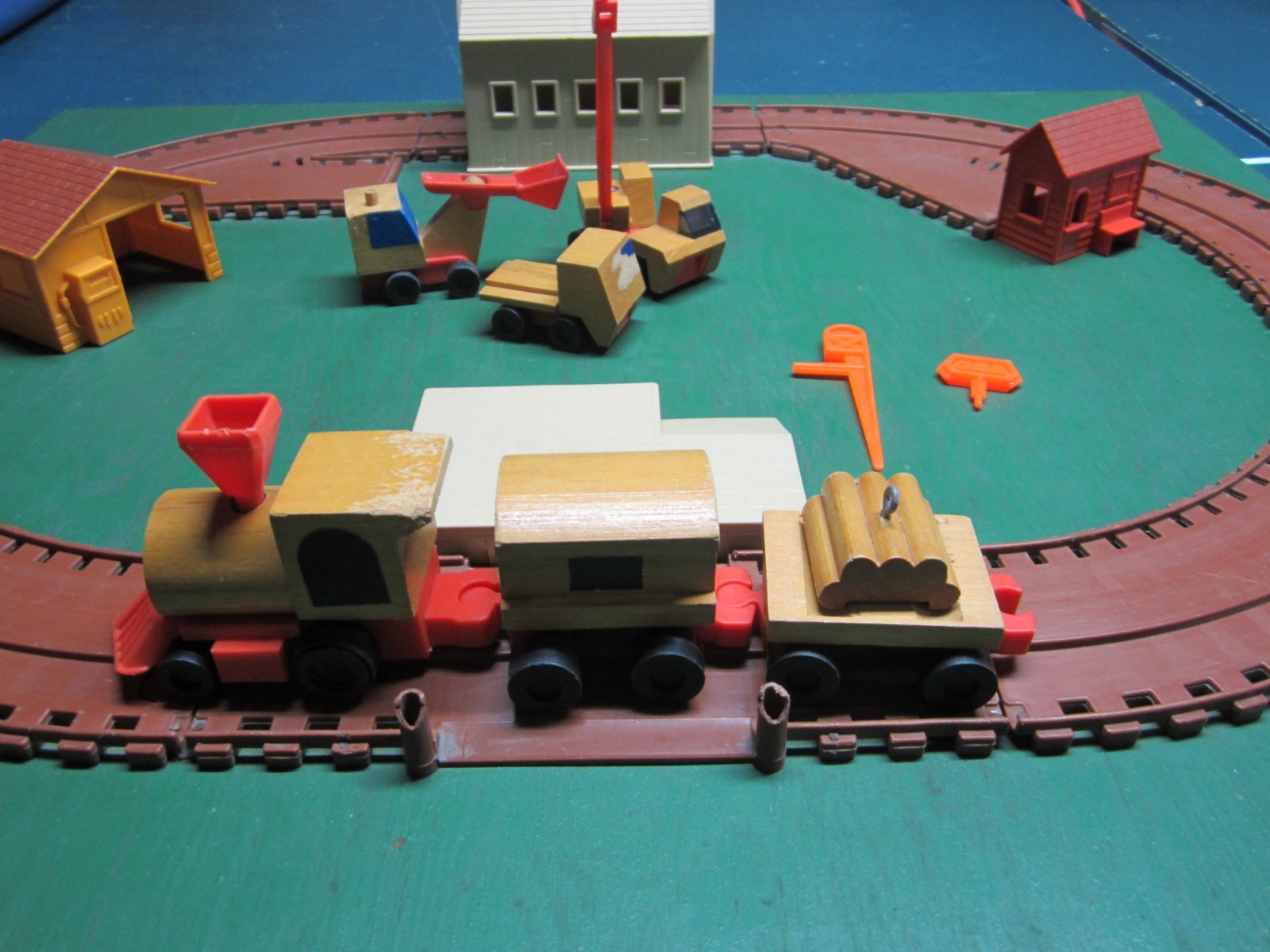 Vintage 1972 Mattel Motor Putt Putt Wooden Train Set Complete plus extras Vintage 1972 Mattel Motor Putt Putt Wooden Train Set Complete plus extras