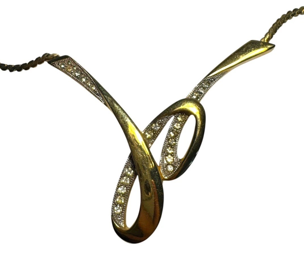 VINTAGE GIVENCHY GOLD TONE CHAIN CHOKER NECKLACE RHINESTONE LOGO 1980\'s VINTAGE GIVENCHY GOLD TONE CHAIN CHOKER NECKLACE RHINESTONE LOGO 1980\'s