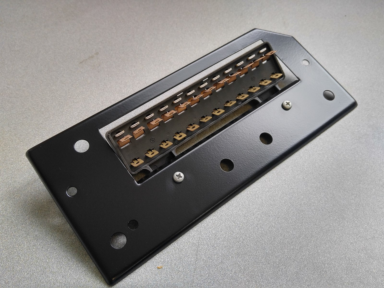 EXCELLENT ORIGINAL GENUINE PORSCHE 914 914-6 FUSE BOX W MOUNTING BRACKET NLA 3