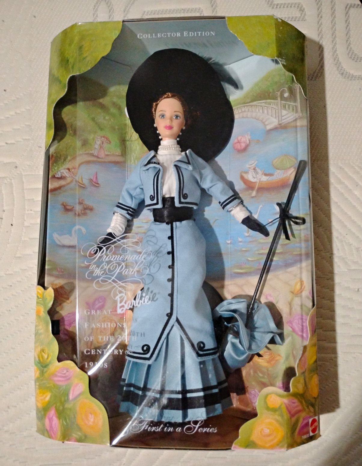 Mattel Barbie Collector Edition Promenade in the Park Doll 2001 MPN 18630