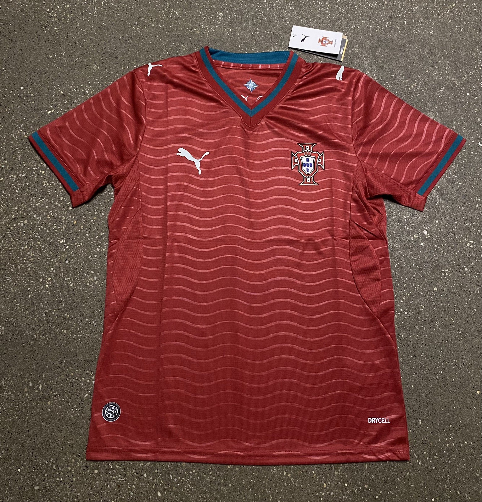 PUMA Portugal Home 2026 Men’s World Cup Jersey Size L- NEW *FREE SHIPPING*