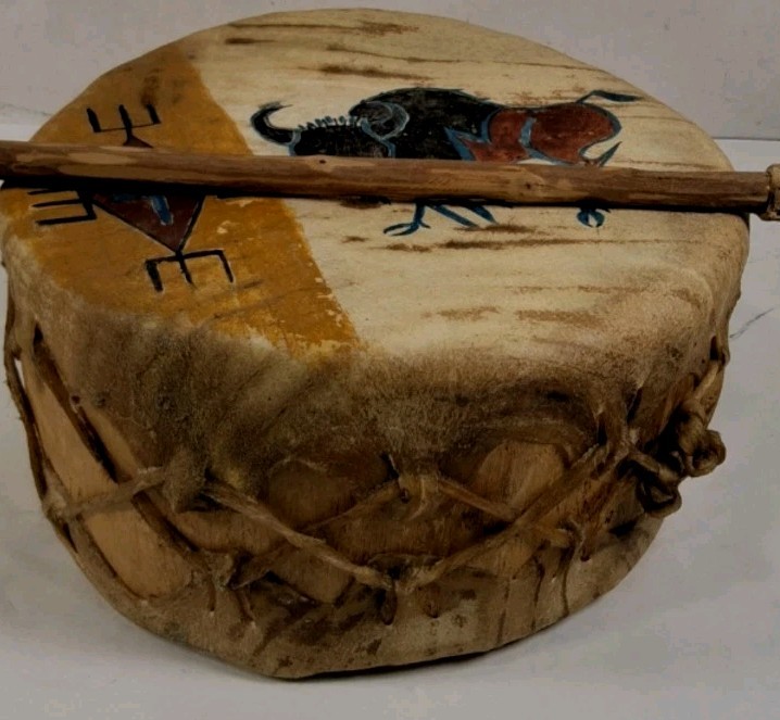 **AWESOME OLD  VINTAGE NATIVE AMERICAN BUFFALO HIDE DRUM SONJA HOLY EAGLE 11x6 *