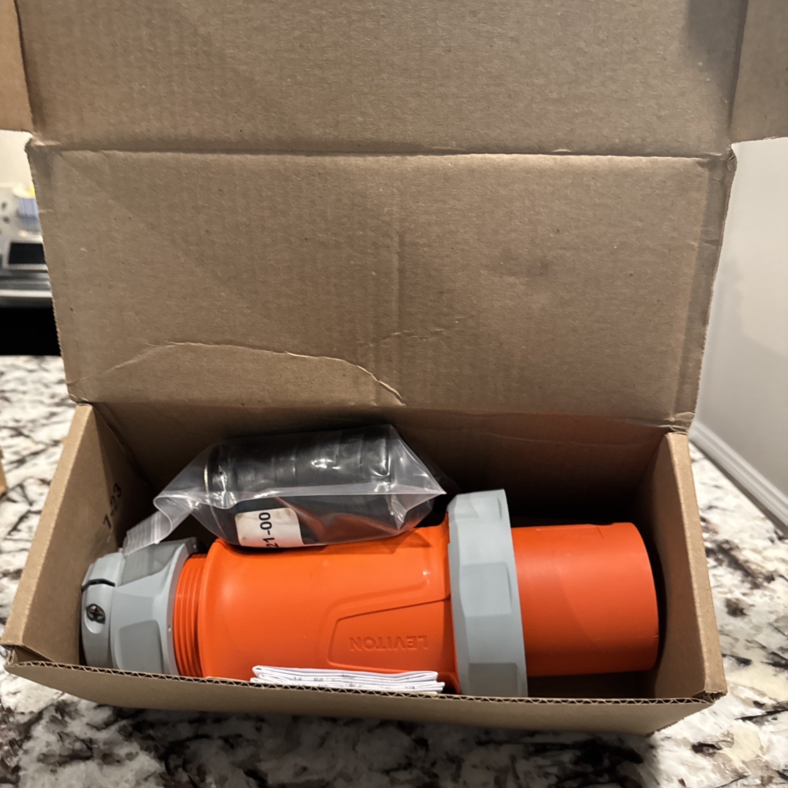 Nib Leviton 4100P12WLEV 100 Amp Pin & Sleeve Plug-Orange