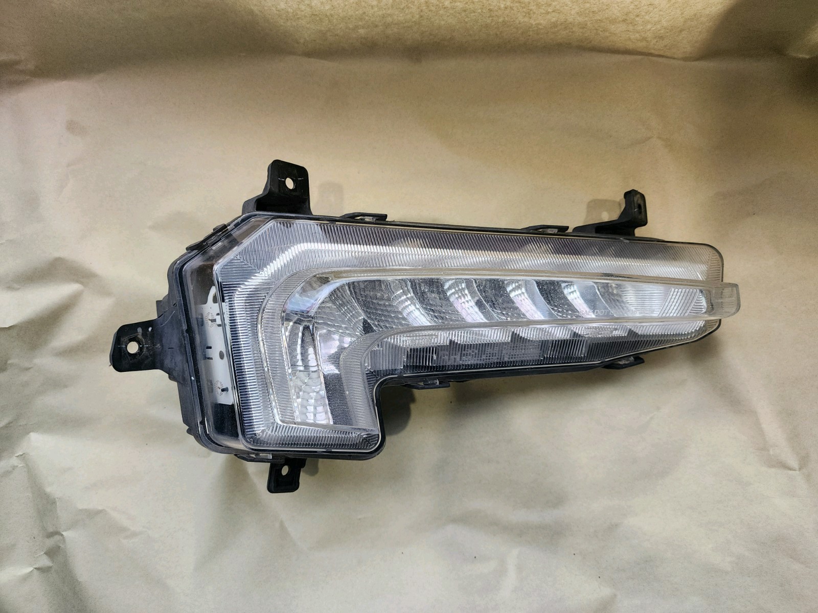 2016-2018 CHEVROLET MALIBU RIGHT SIDE FOG LIGHT LAMP OEM 22982838 2016-2018 CHEVROLET MALIBU RIGHT SIDE FOG LIGHT LAMP OEM 22982838