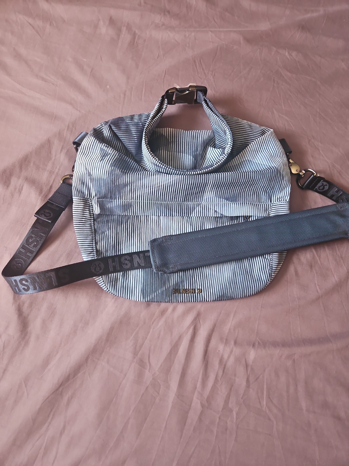Lululemon Rolltop Crossbody Bag 5.5L from the Saul Nash (SLNSH) Collection Lululemon Rolltop Crossbody Bag 5.5L from the Saul Nash (SLNSH) Collection