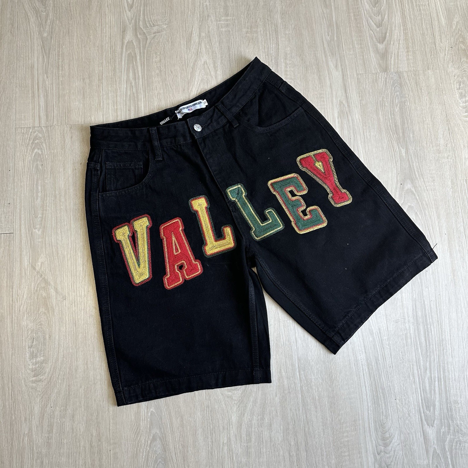 VALLEY VALE SPORTS DIVISION Men\'s Black Denim Shorts Embroidered 5-Pocket Design VALLEY VALE SPORTS DIVISION Men\'s Black Denim Shorts Embroidered 5-Pocket Design