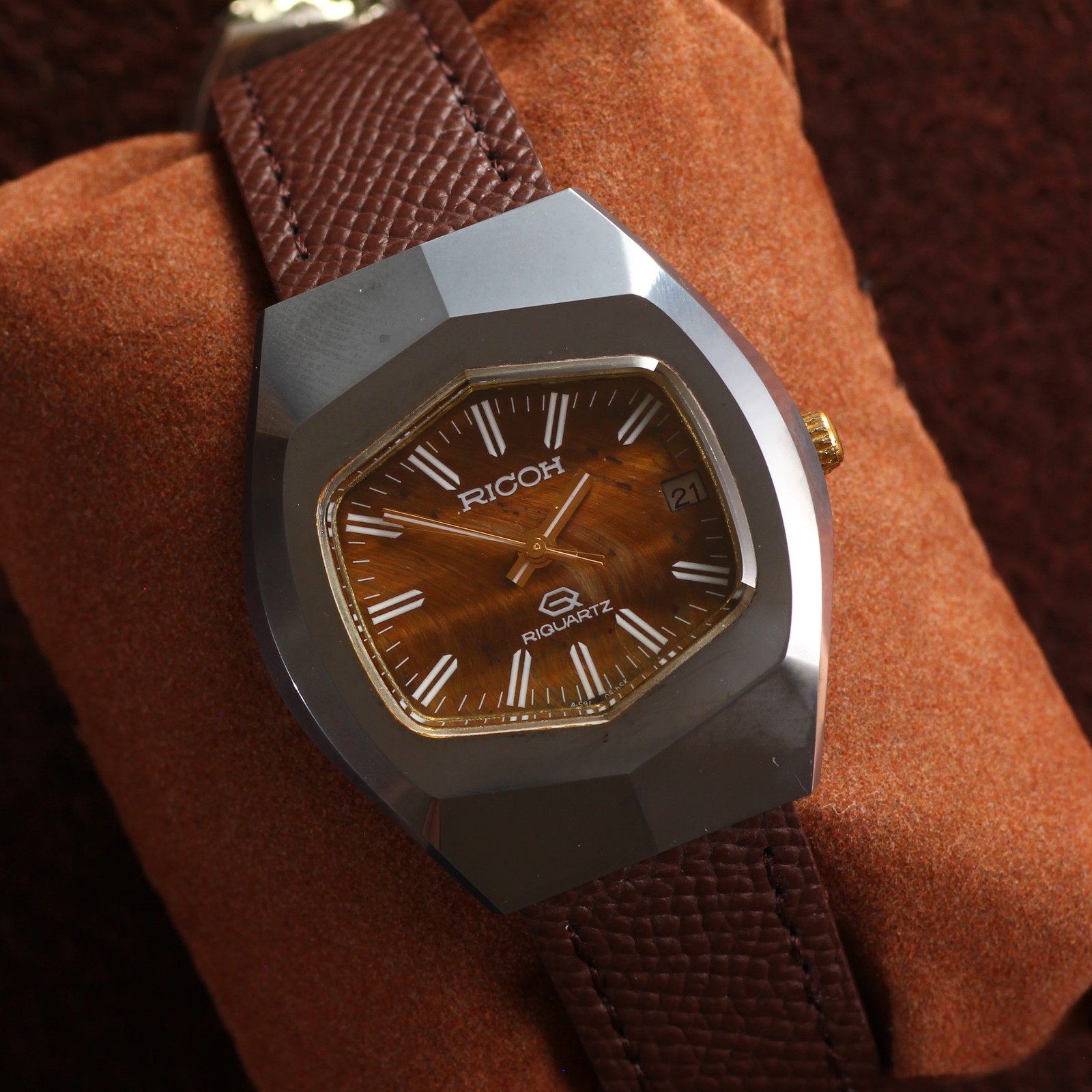 Vintage Ricoh Riquartz Tiger\'s Eye Mens Dress Watch - Cushion Case - 1978