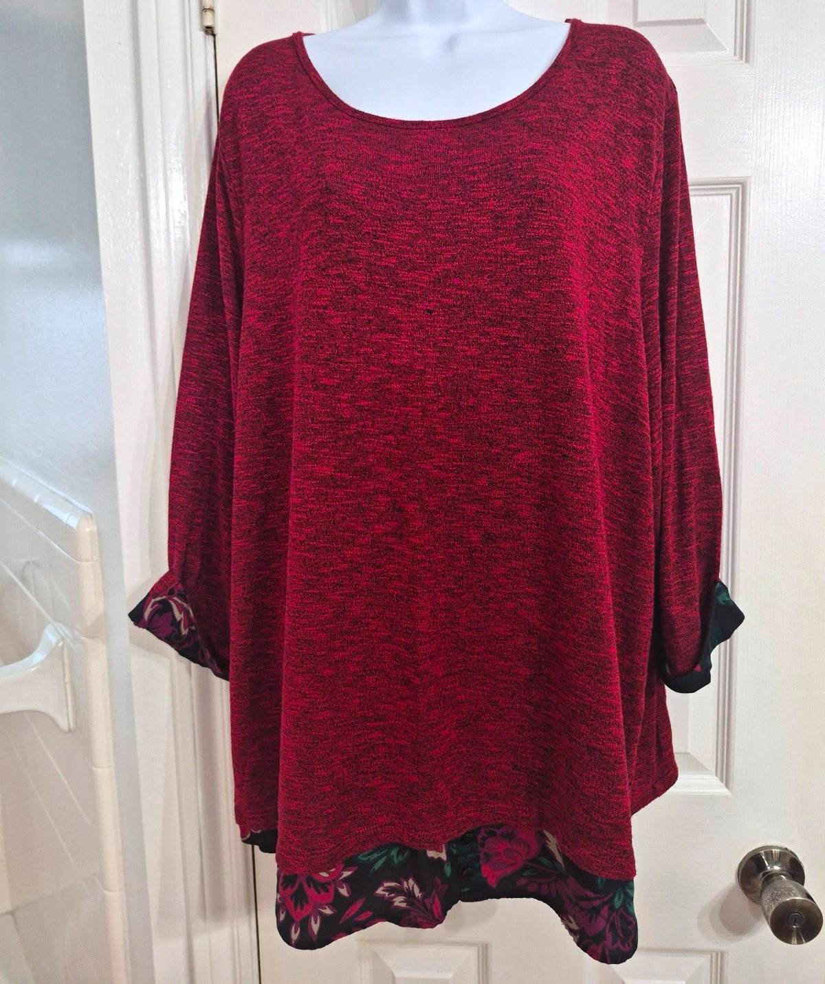 Catherines Women\'s Red Floral Scoop Neck Long Sleeve Stretch Knit Tunic 2X