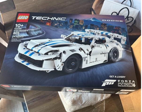 LEGO Technic Dodge Viper GTS-R Sports Car 42234, 805 Pieces - 